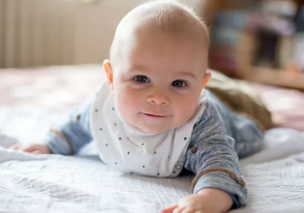 guldymas ant pilvuko BabyTherapy