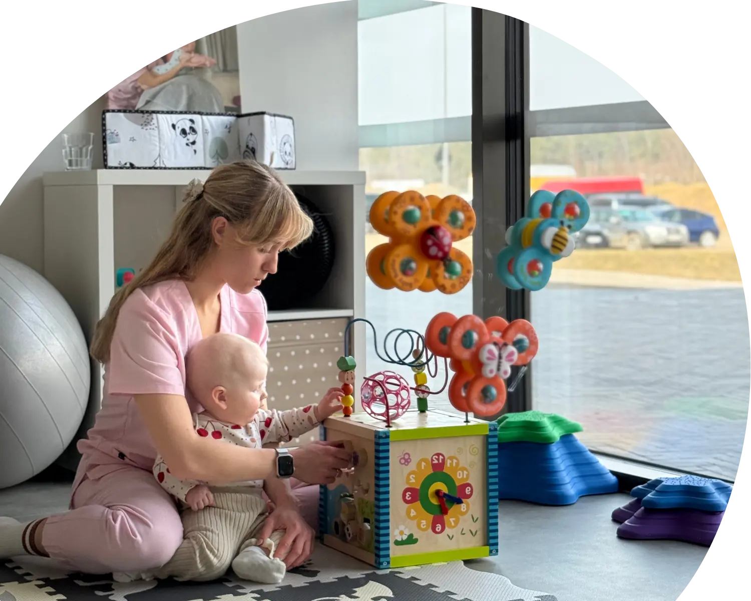 Vaikų kineziterapijos užsiėmimas BabyTherapy studijoje