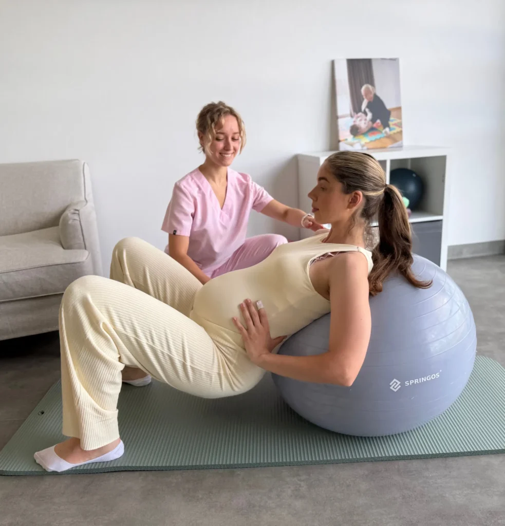 Nėščiųjų kineziterapija BabyTherapy studijoje Vilniuje